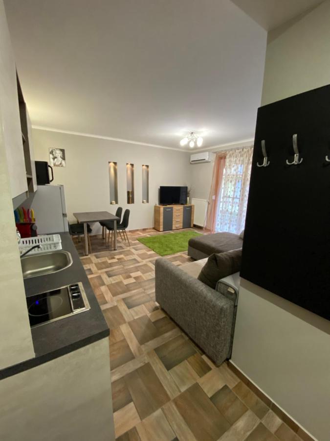 Dorina Wellness Apartment Сиофок Екстериор снимка