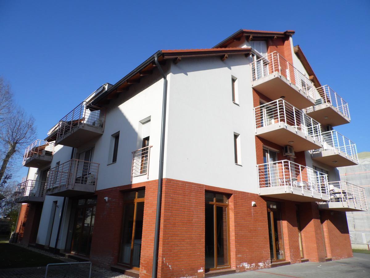 Dorina Wellness Apartment Сиофок Екстериор снимка